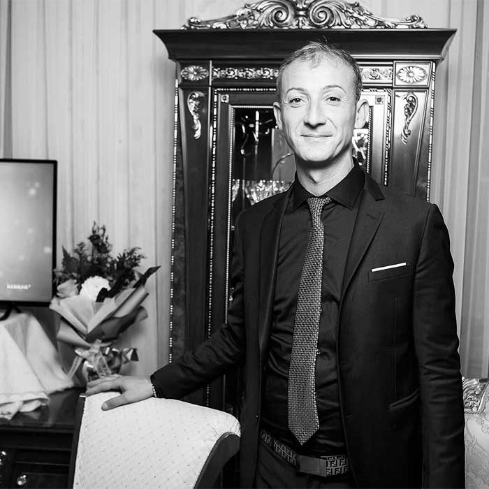 Mobilpiù Luxury — Елітні меблі з Італії для резиденцій та готелів на 101Domus